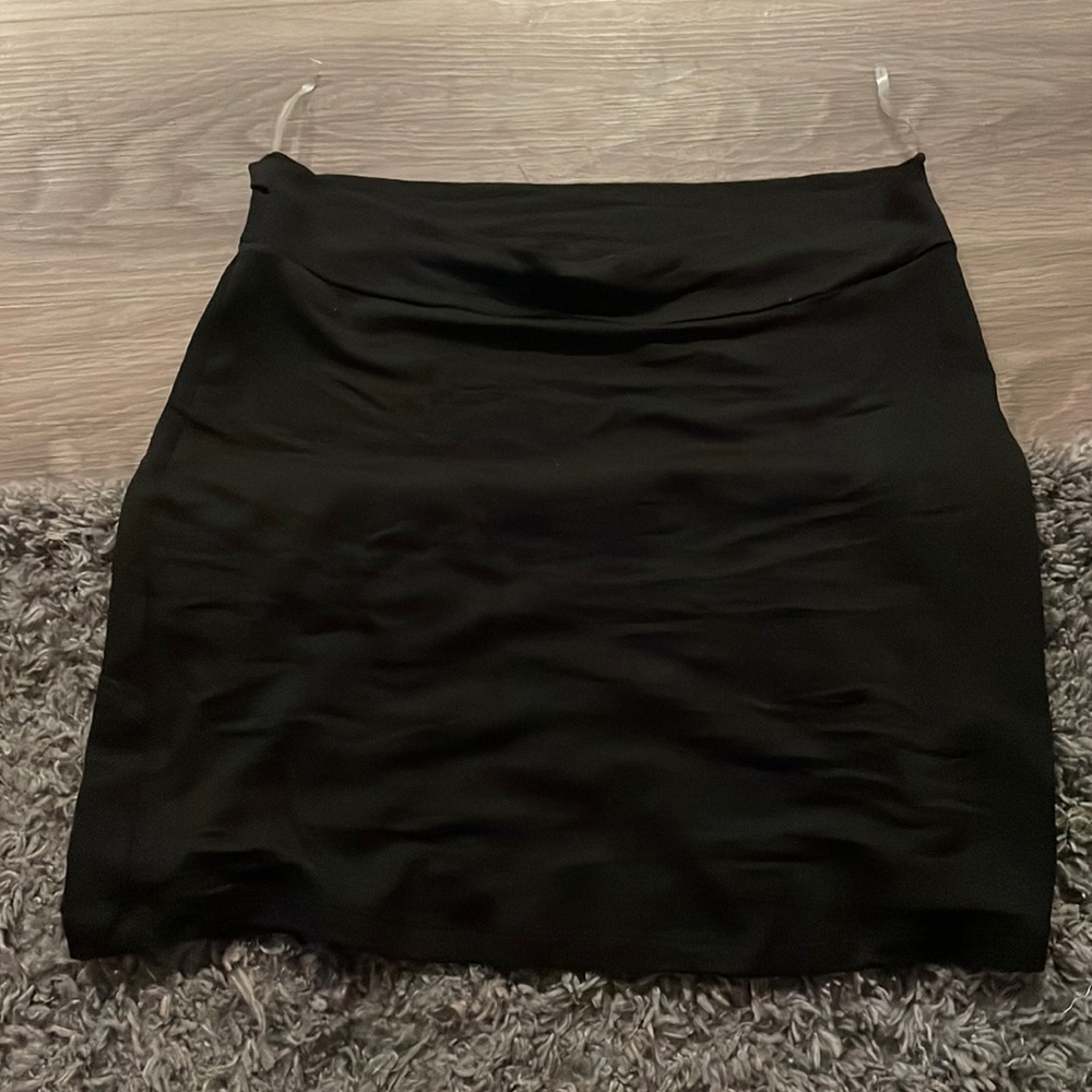 145 Story Black Skirt